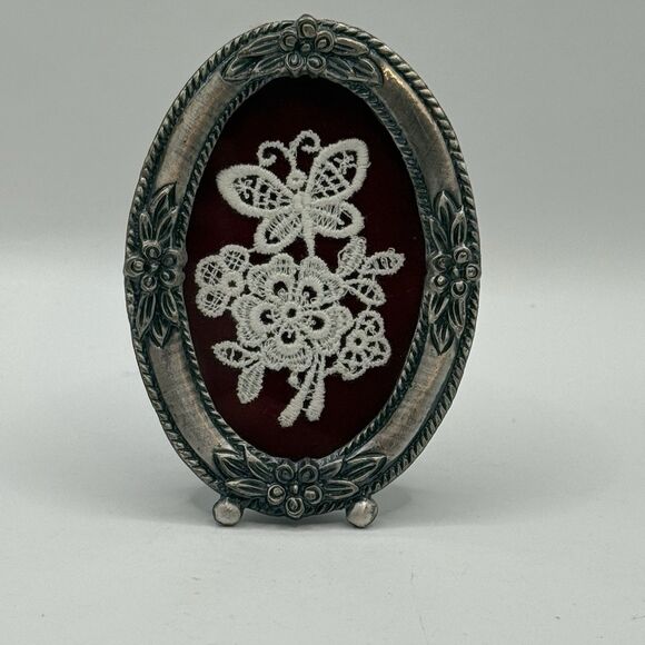 Mini Framed Knit Crochet Flowers Picture Frame Photo Silver White Flowers - Picture 1 of 7